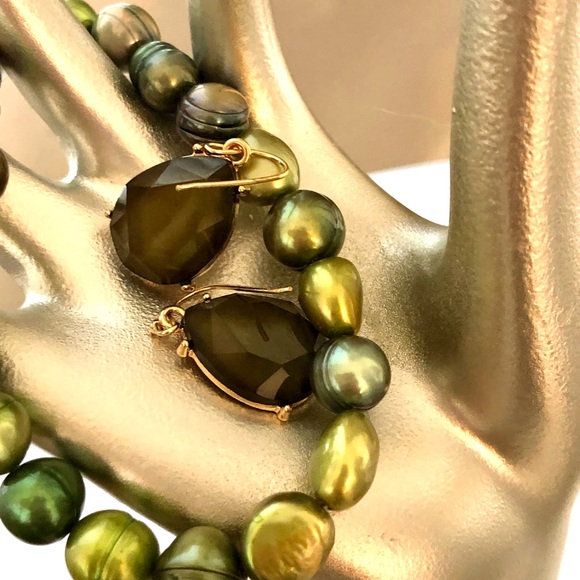 Vintage Green Pearl Bracelet & Earrings - Picture 3 of 10